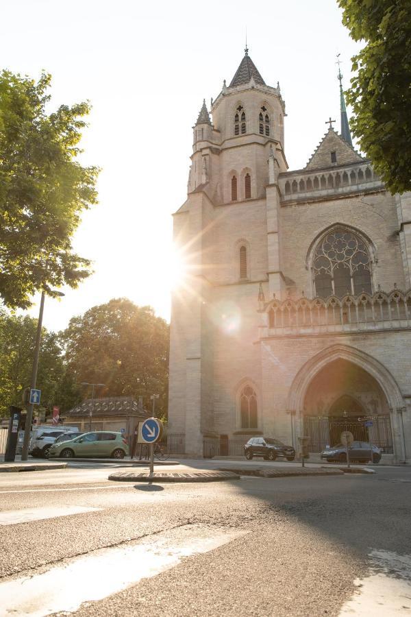 Suite Romanee 6 Personnes Vue Cathedrale 2 Places De Parking Dijon Buitenkant foto